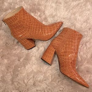 VINCE CAMUTO croc booties, size 8.5, NWOT